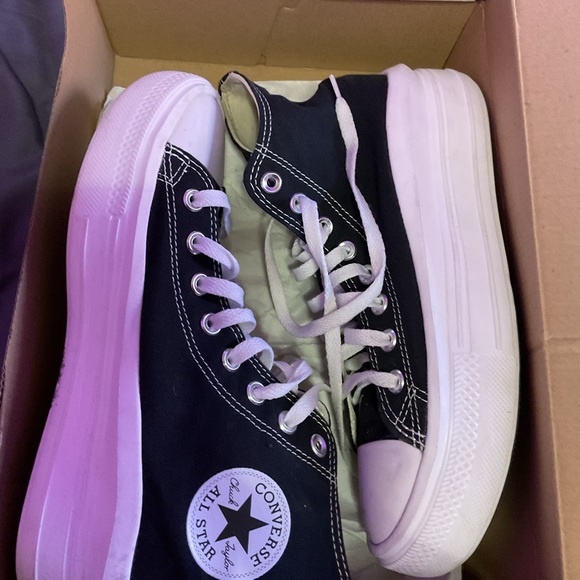 Converses - Picture 1 of 4